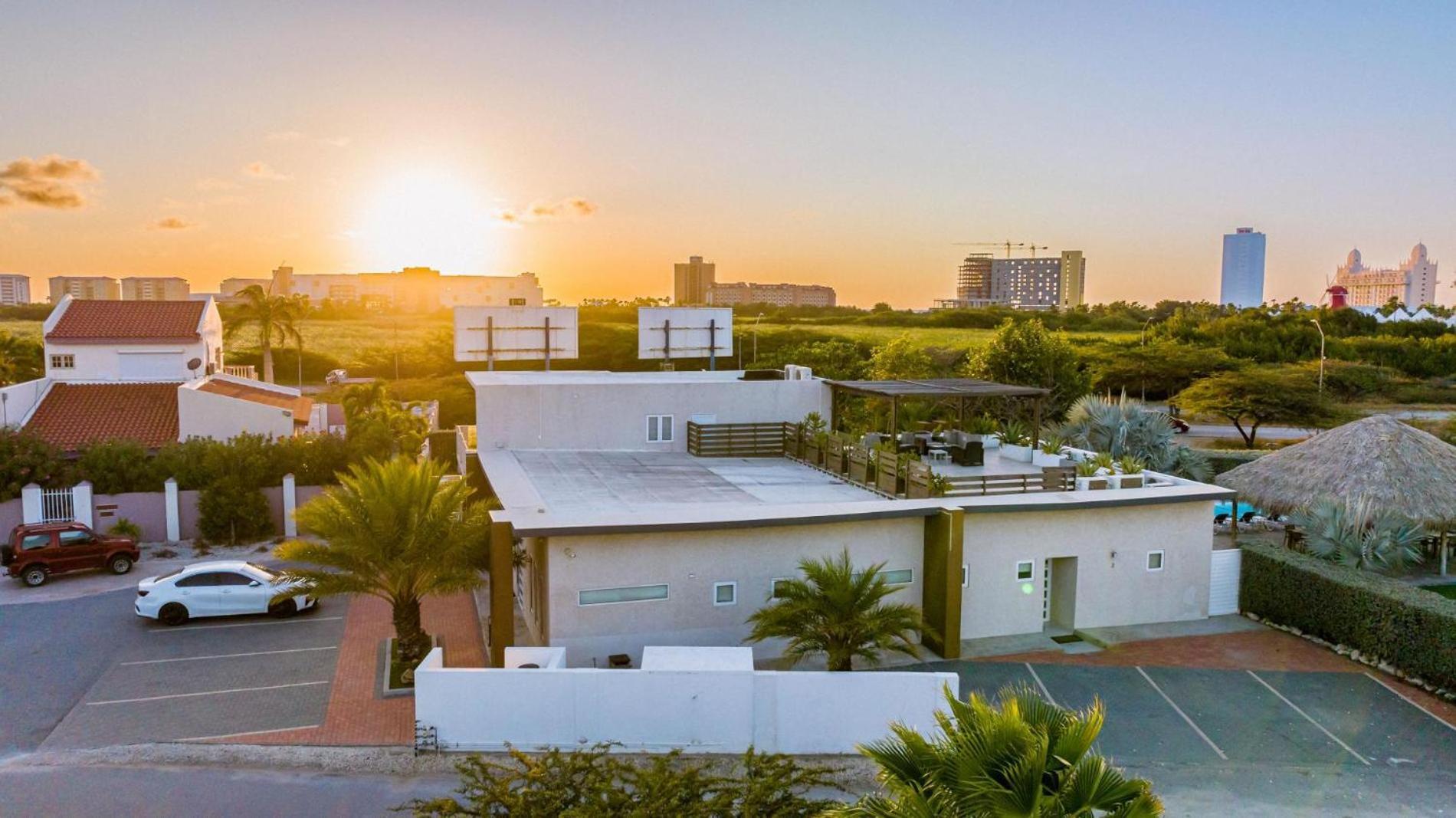 Koyari Modern Condos 9Br 7Ba Sleeps 26 W/ Pool And Roof Deck Palm Beach Exterior photo