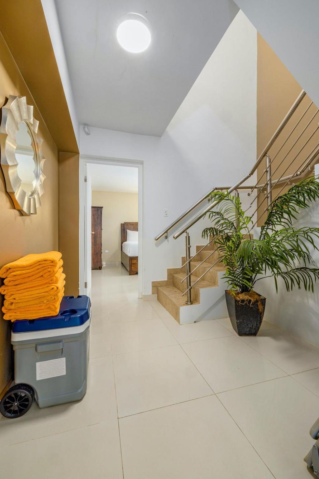 Koyari Modern Condos 9Br 7Ba Sleeps 26 W/ Pool And Roof Deck Palm Beach Exterior photo