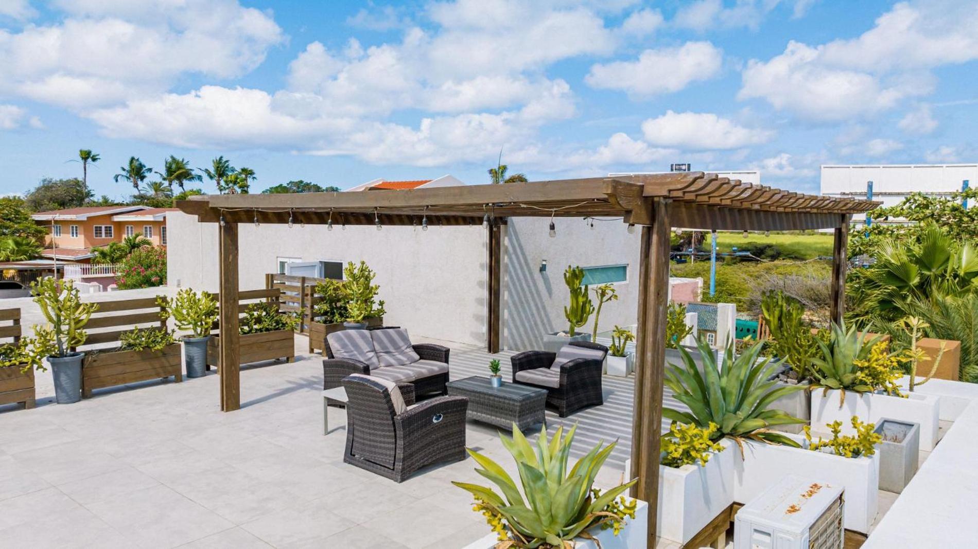 Koyari Modern Condos 9Br 7Ba Sleeps 26 W/ Pool And Roof Deck Palm Beach Exterior photo