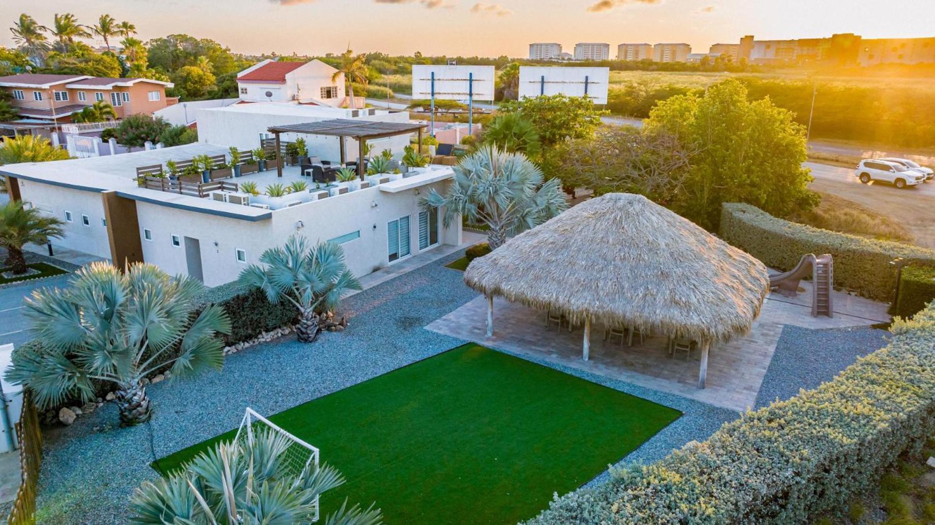 Koyari Modern Condos 9Br 7Ba Sleeps 26 W/ Pool And Roof Deck Palm Beach Exterior photo